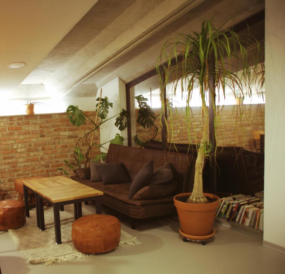 Garage Hostel Nova Gorica Luaran gambar