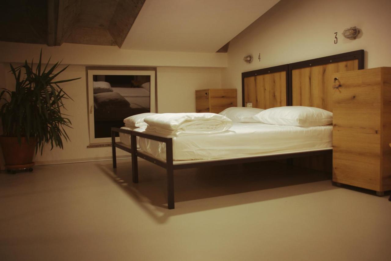 Garage Hostel Nova Gorica Luaran gambar